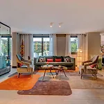 Design F6 Hotel