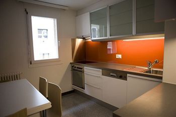 Design F6 3* Ginebra