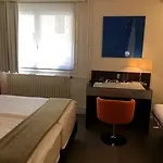 Design F6 Hotel 3*