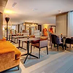 Design F6 Hotel