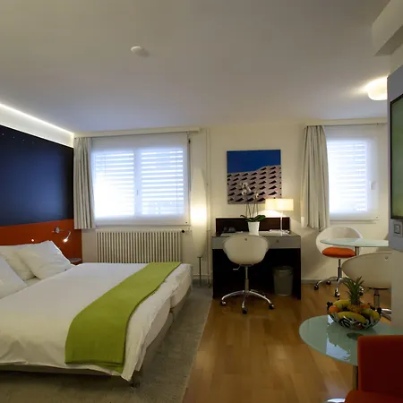 Design F6 Hotel 3*