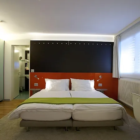 Design F6 Hotel 3*