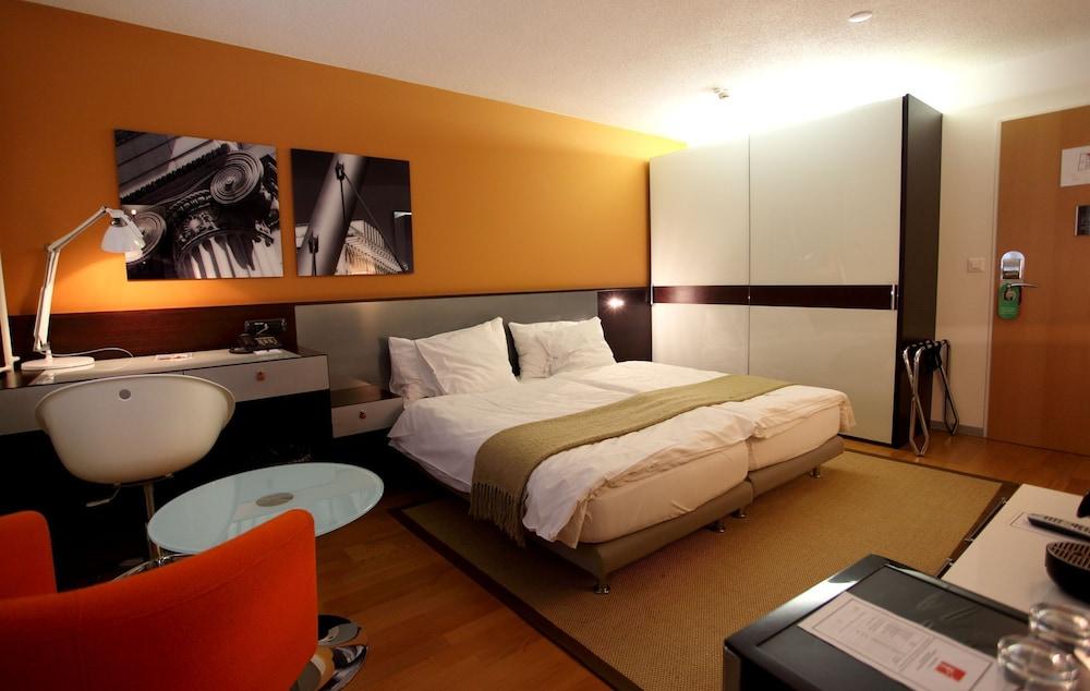 Design F6 3* Genève