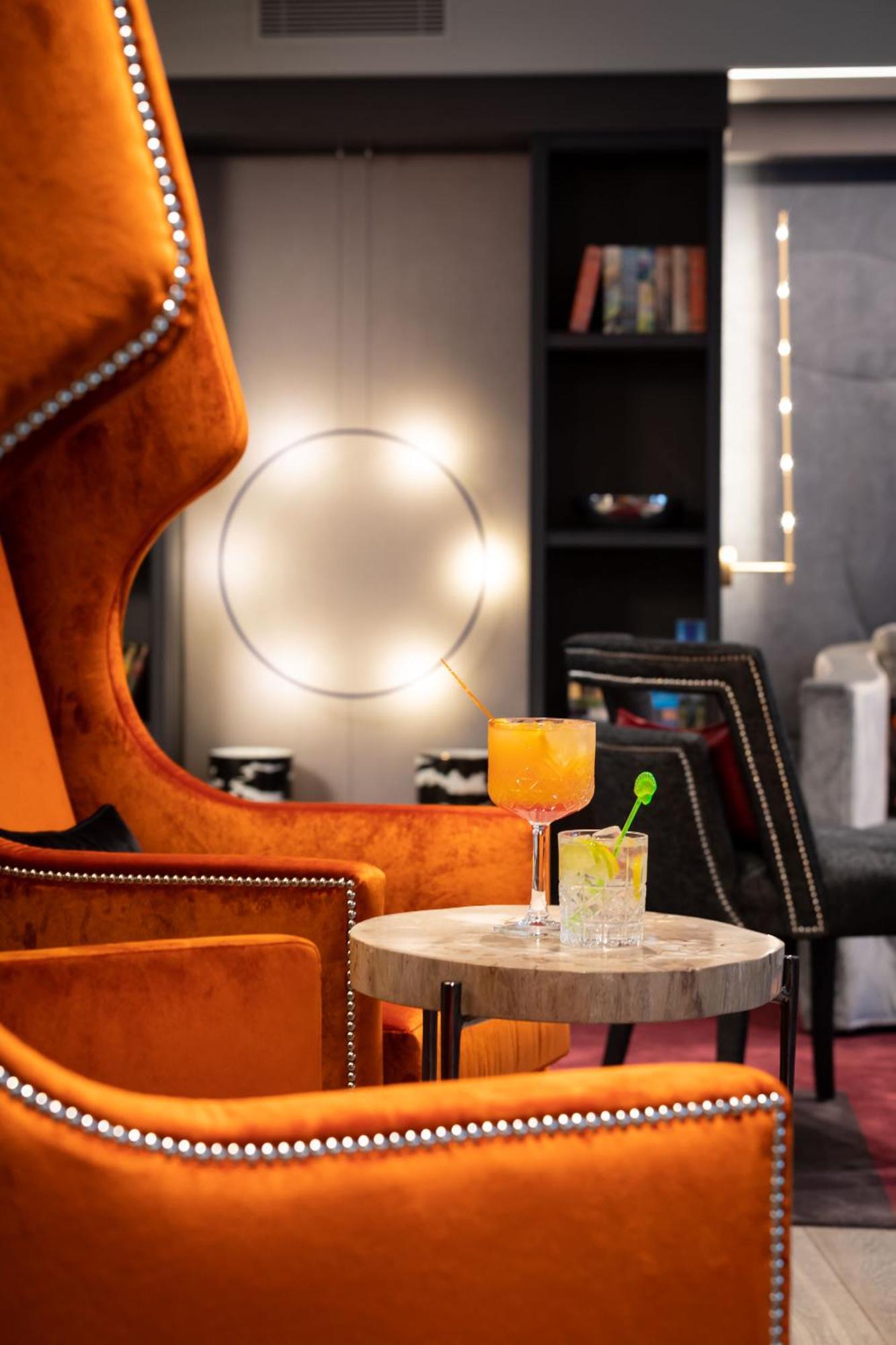 Design F6 3* Ginebra