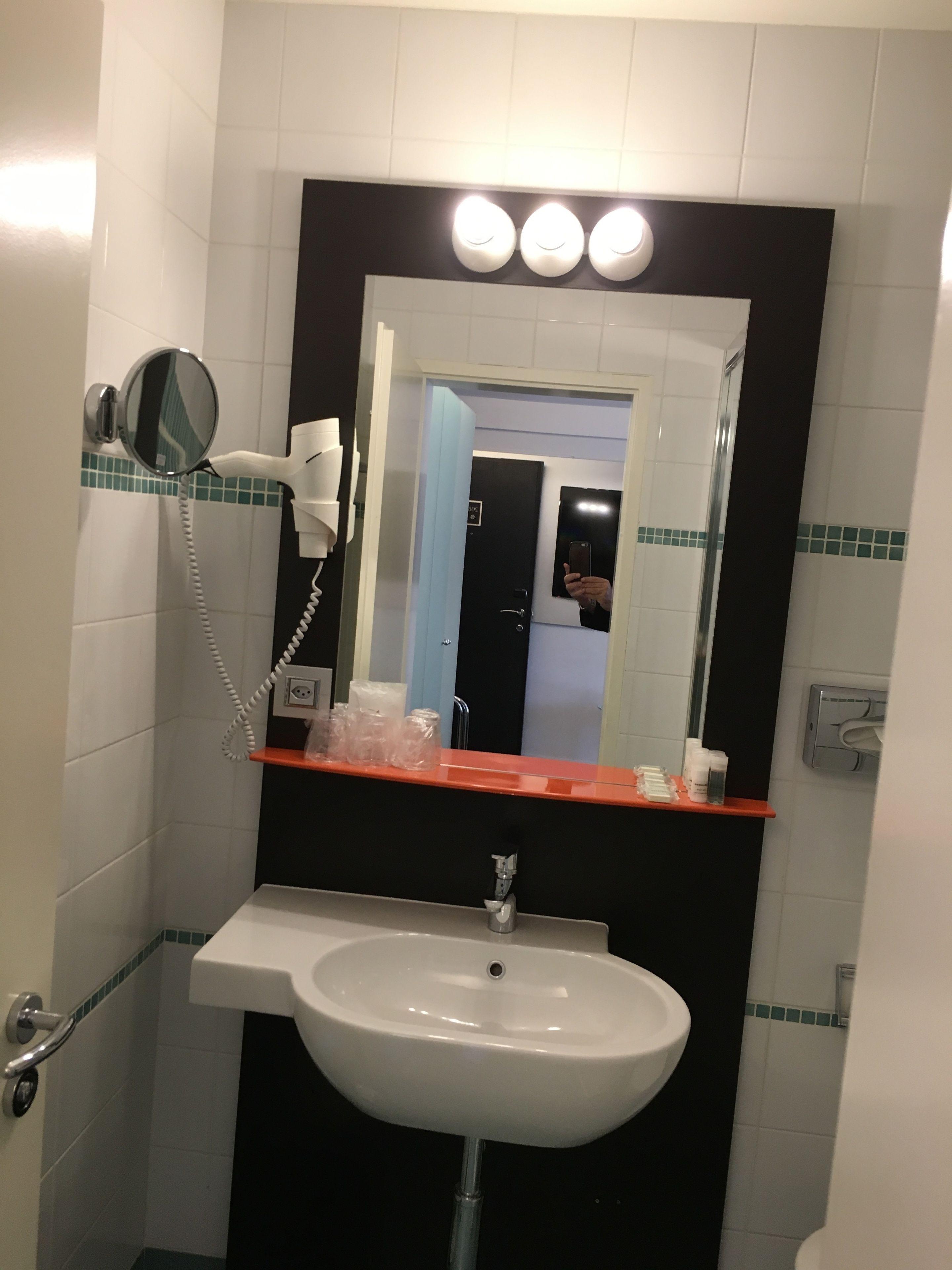 Design F6 3* Genève